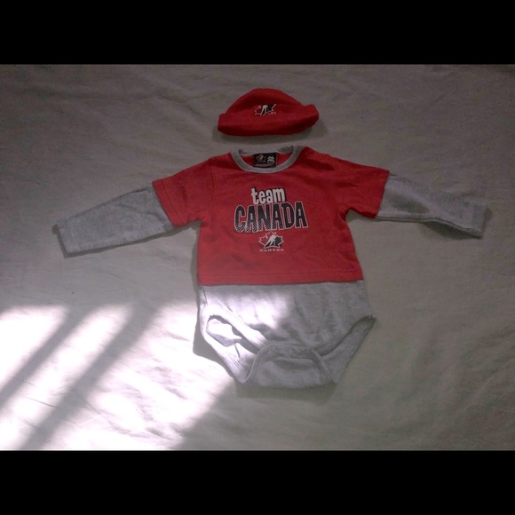 Brand new! Canada team set - Picture 1 of 4